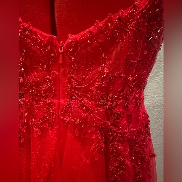 Eli Wilde Mon Cherie Gown - Picture 9 of 12